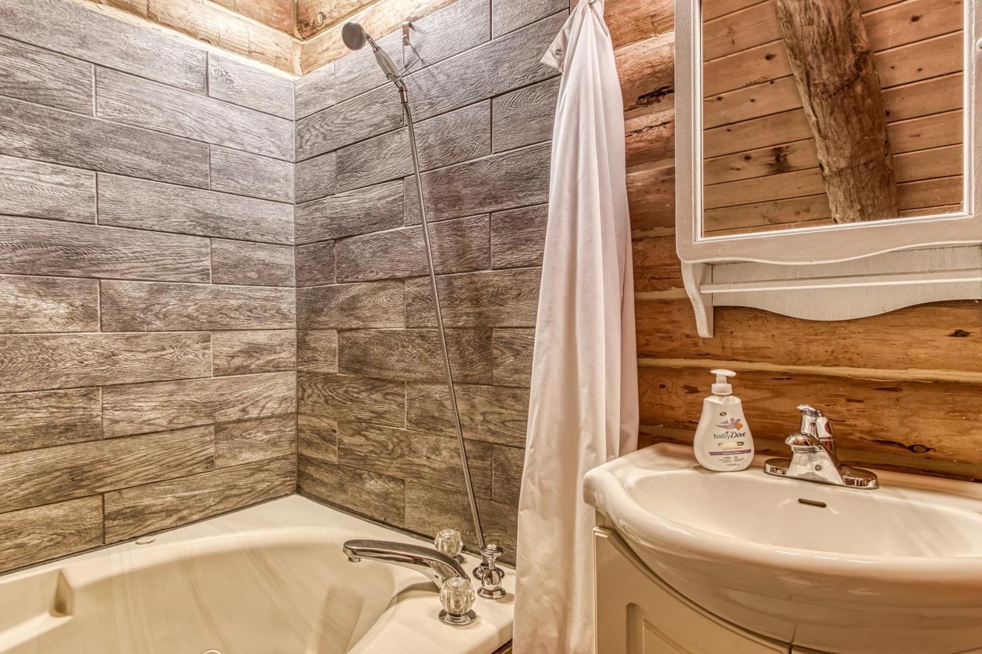 Very Private, Real Log Cabin With Hot Tub! Sevierville Exterior foto