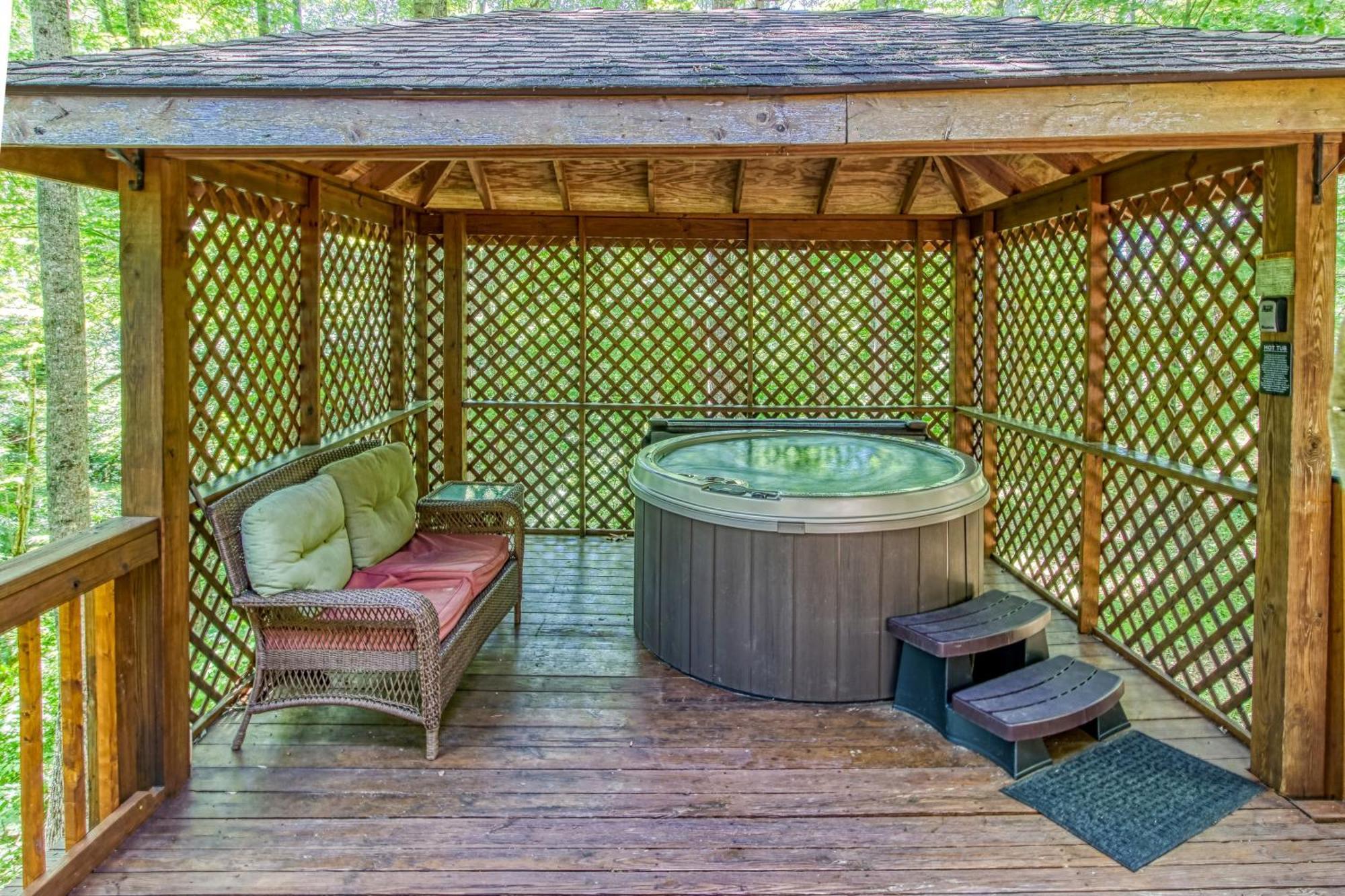 Very Private, Real Log Cabin With Hot Tub! Sevierville Exterior foto